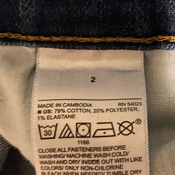 Old Navy Dark Jean Shorts - Picture 3 of 3